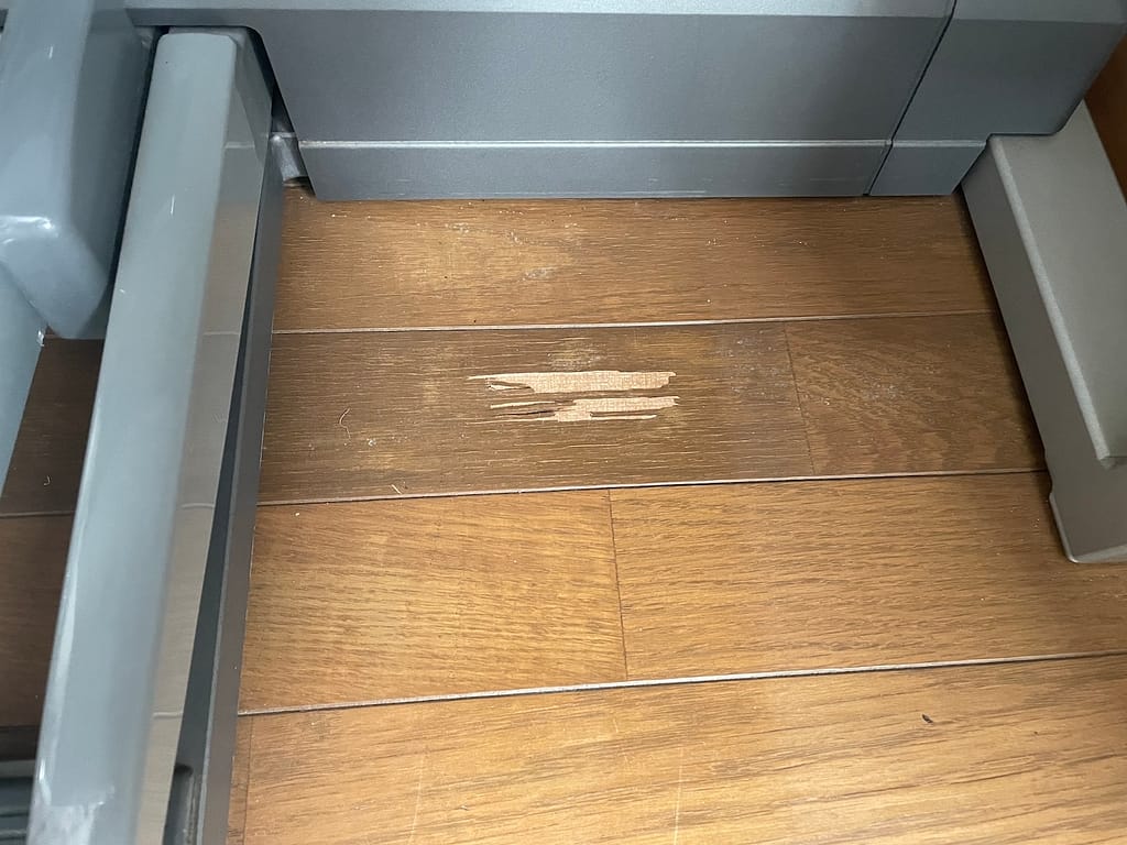 フローリングえぐれ傷補修